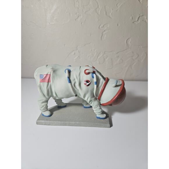 Cow Parade "Mooooonwalk" Figurine - Picture 2 of 3